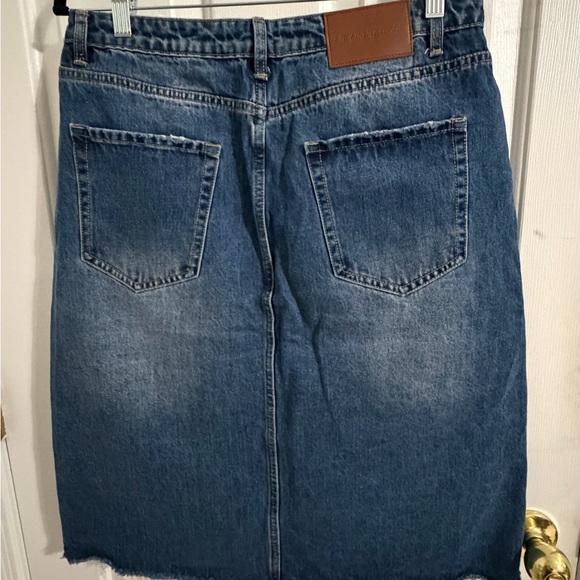 Stylish Blue Button-Front A-Line Denim Skirt - Picture 5 of 7